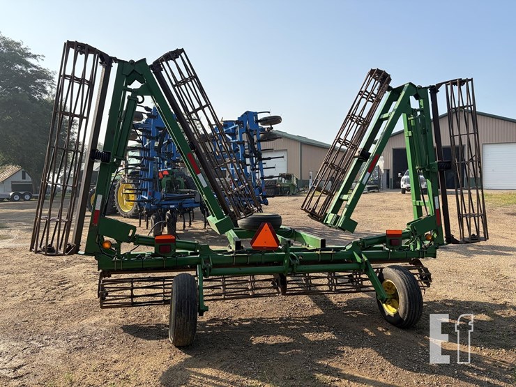 john-deere-200-image-2