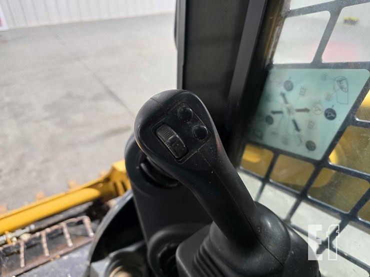 2022-caterpillar-259d3-image-17