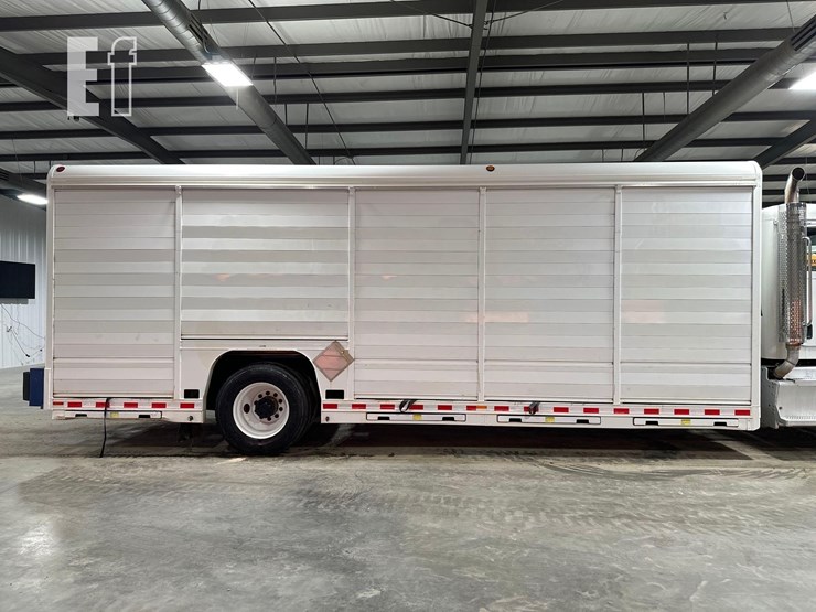 2015-peterbilt-337-image-11