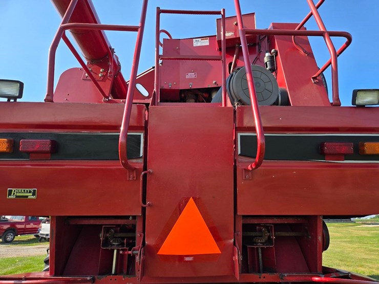 cih-2388-axial-flow-combine-image-43