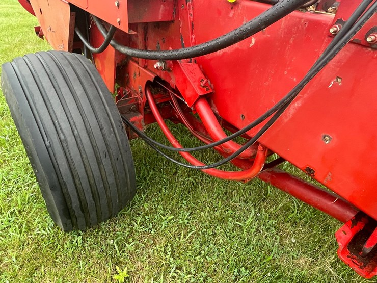 new-holland-570-image-14