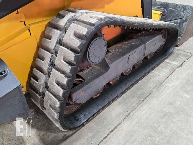 2012-deere-333d-image-32