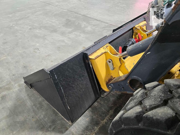 2023-deere-324g-image-12