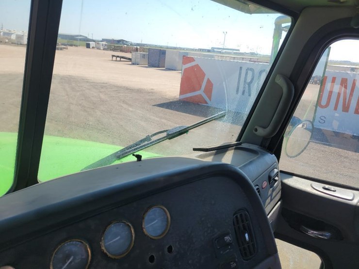2014-peterbilt-365-image-31