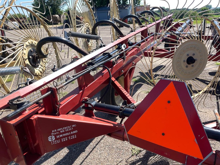 #1028-•-h&s-(12)-wheel-rake-image-12