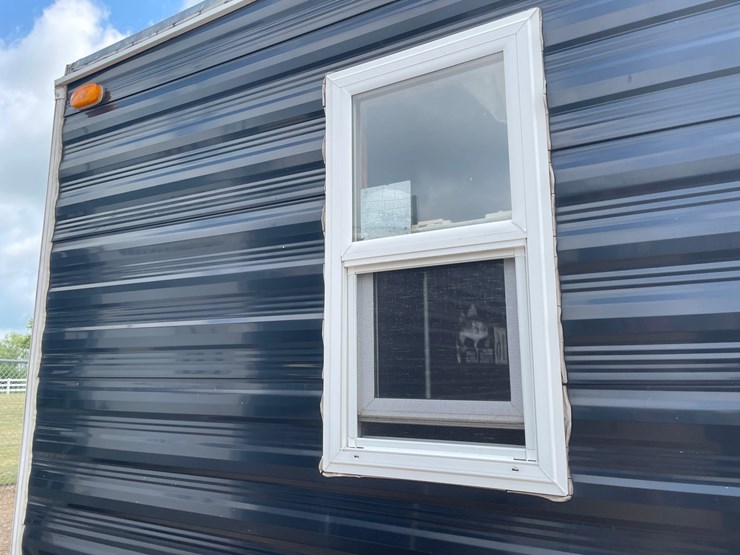 #5815-•-2012-ice-castle-ml-edition-ice-house/camper-(sells-with-paperwork-to-obtain-title)-image-7