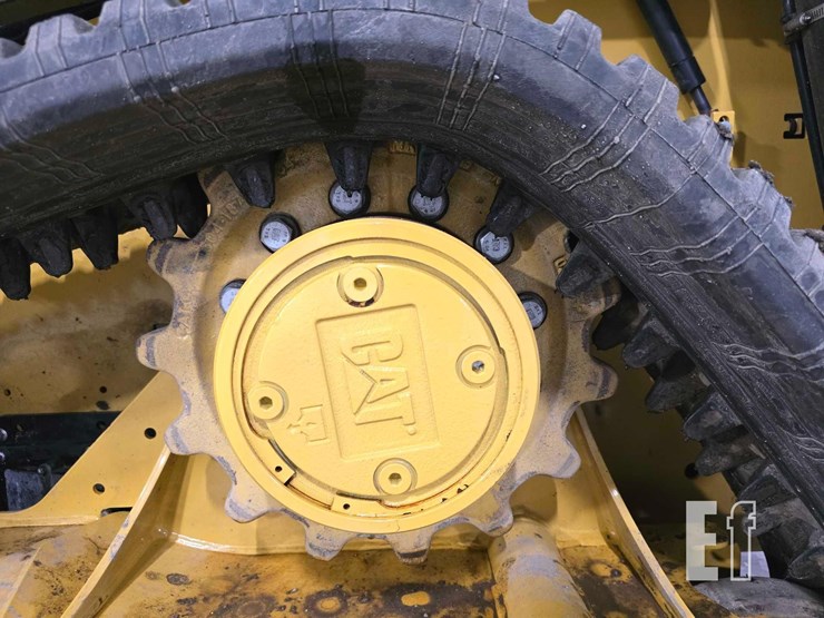 2025-caterpillar-255-image-28