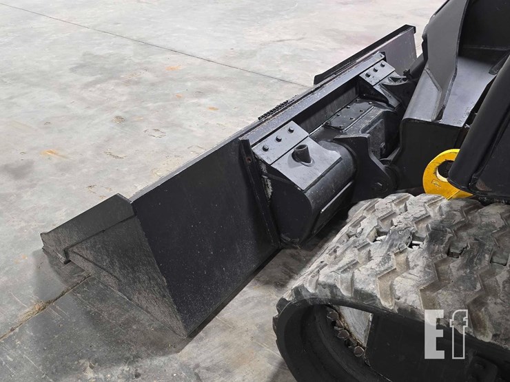 2022-jcb-3ts-8t-image-12