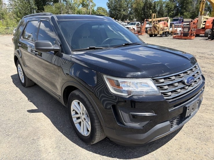 2017-ford-explorer-image-2