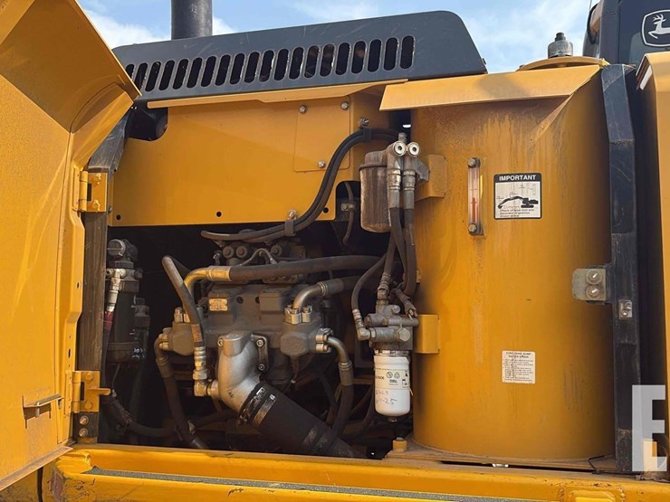 2013-deere-160g-lc-image-21