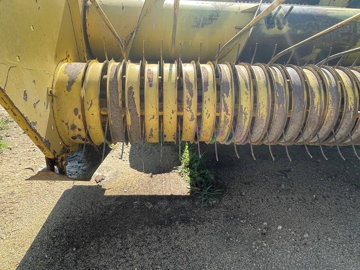 new-holland-880-image-13