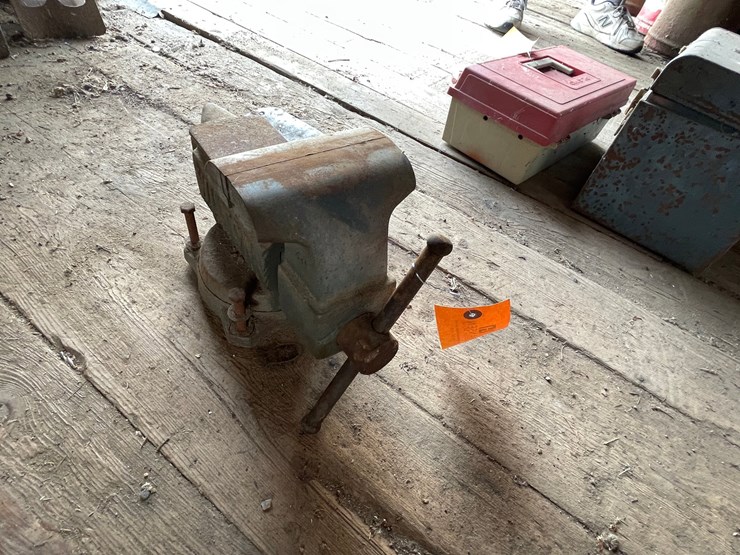 #2339-•-wilton-bench-vise-image-4