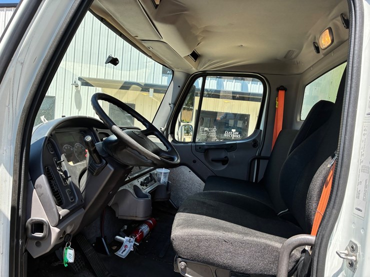 #9939-•-2017-freightliner-m2-box-truck-image-7