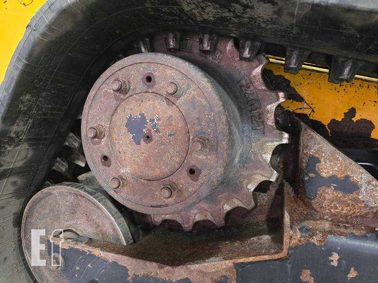 2022-jcb-3ts-8t-image-29