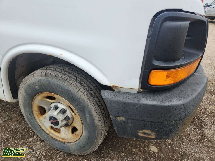 2004-gmc-2500-image-34