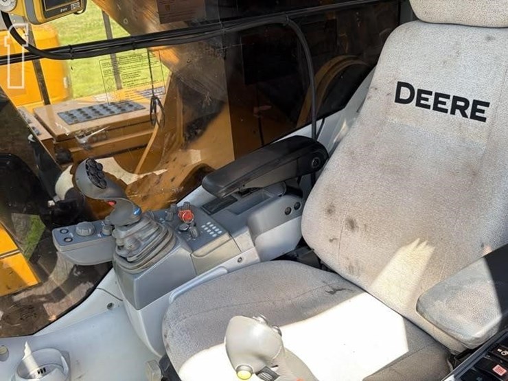 2015-deere-470g-lc-image-16