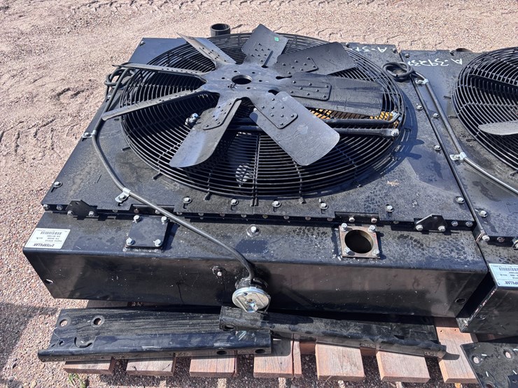 #39242-•-caterpillar-heavy-duty-radiator-with-fan-image-1