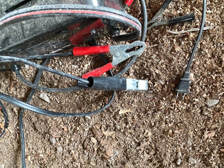 #2293-•-(2)-battery-charger-image-3