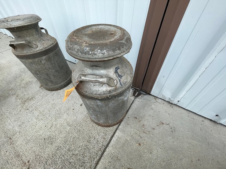 #2313-•-cream-city-milk-can-with-lid-image-5