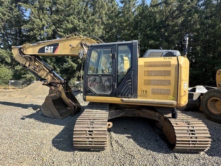 2014-caterpillar-320-image-1