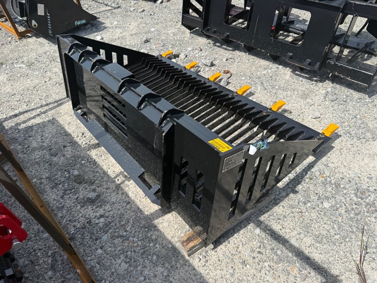 #2009-•-unused-future-rb66-67"-skid-steer-rock-bucket-c-dyscd2605152-inv#49395-image-1