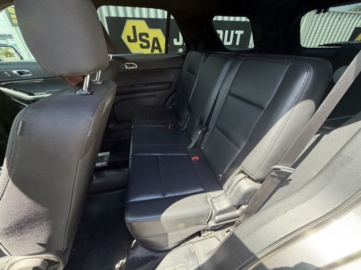 2017-ford-explorer-image-21
