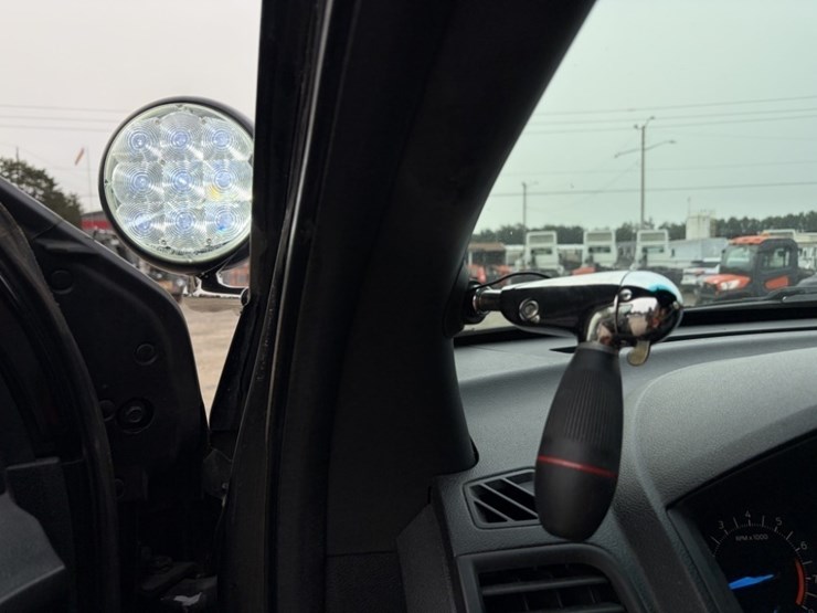 2017-ford-explorer-image-26