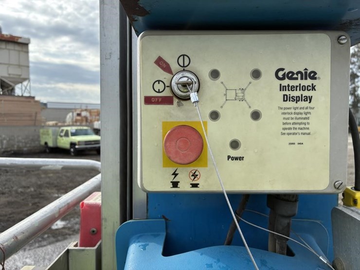 1995-genie-amp-30-man-lift-image-11