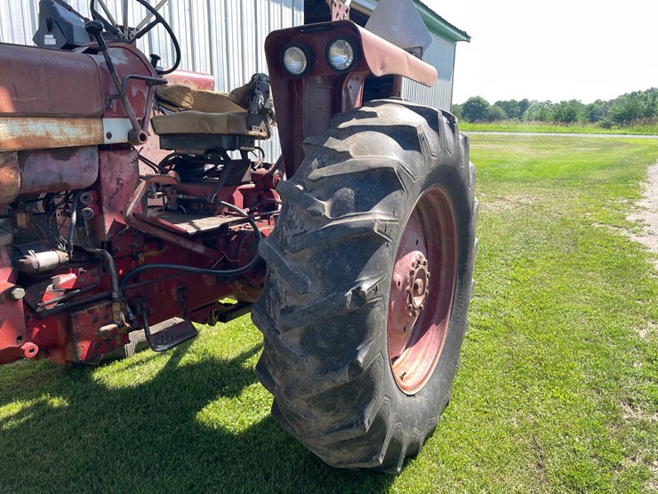 #1020-•-farmall-656-gas-tractor-(augusta,-wi)-image-18