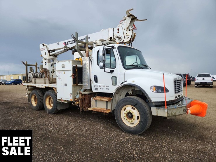 2011-freightliner-m2-106-image-2
