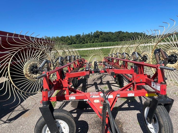 #1028-•-h&s-(12)-wheel-rake-image-23