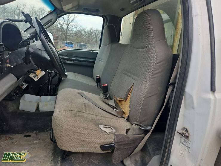 2006-ford-f550-image-28