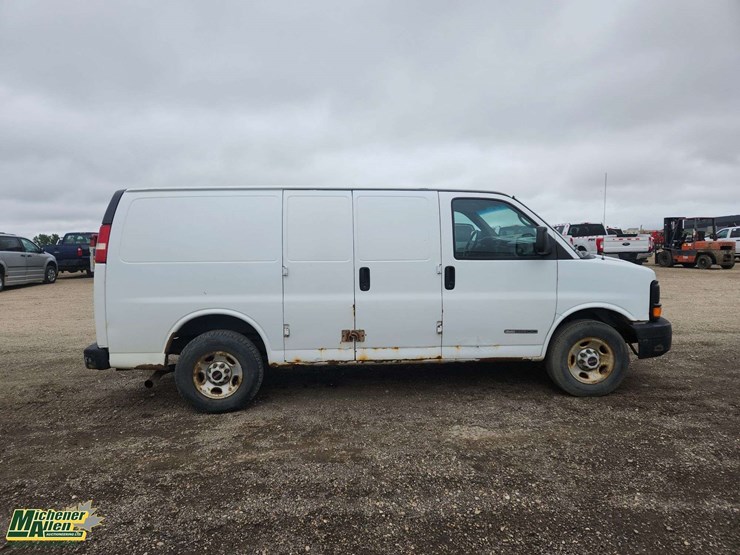 2004-gmc-2500-image-8