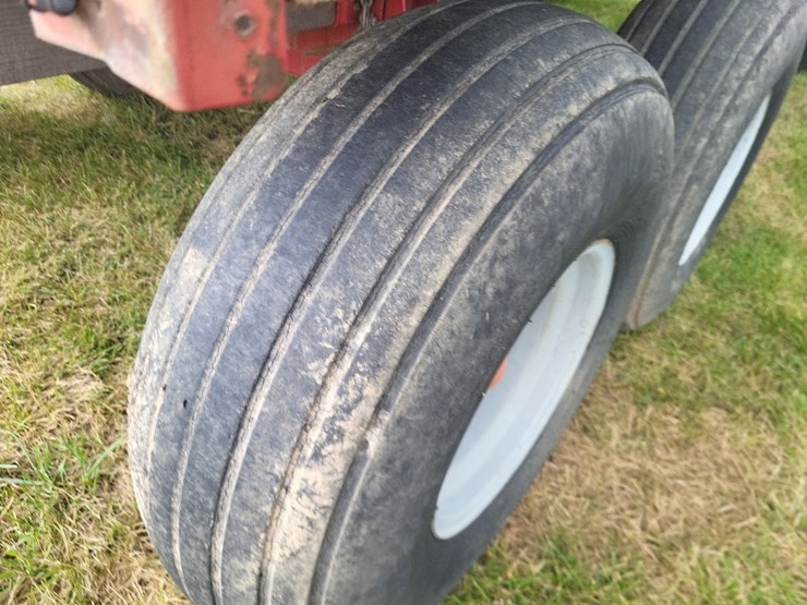 gehl-970-silage-wagon-w/gehl-tandem-axle-running-gear-image-38