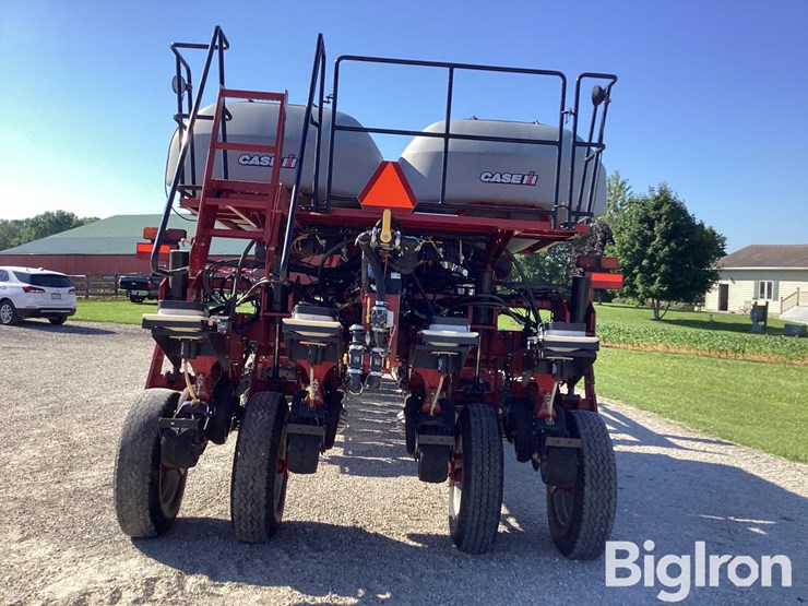 2014-case-ih-1255-image-6
