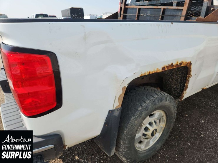 2015-chevrolet-silverado-2500hd-image-41