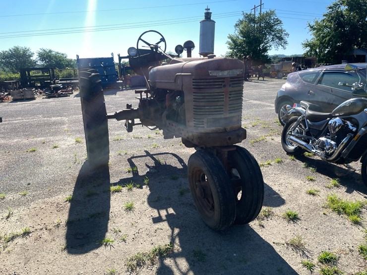 #1021-•-farmall-h-tractor-image-3