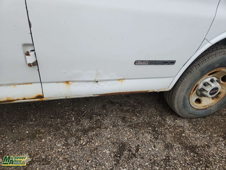 2004-gmc-2500-image-33