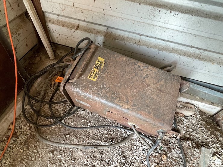 #2298-•-allis-chalmers-ampac-200-stick-welder-image-1
