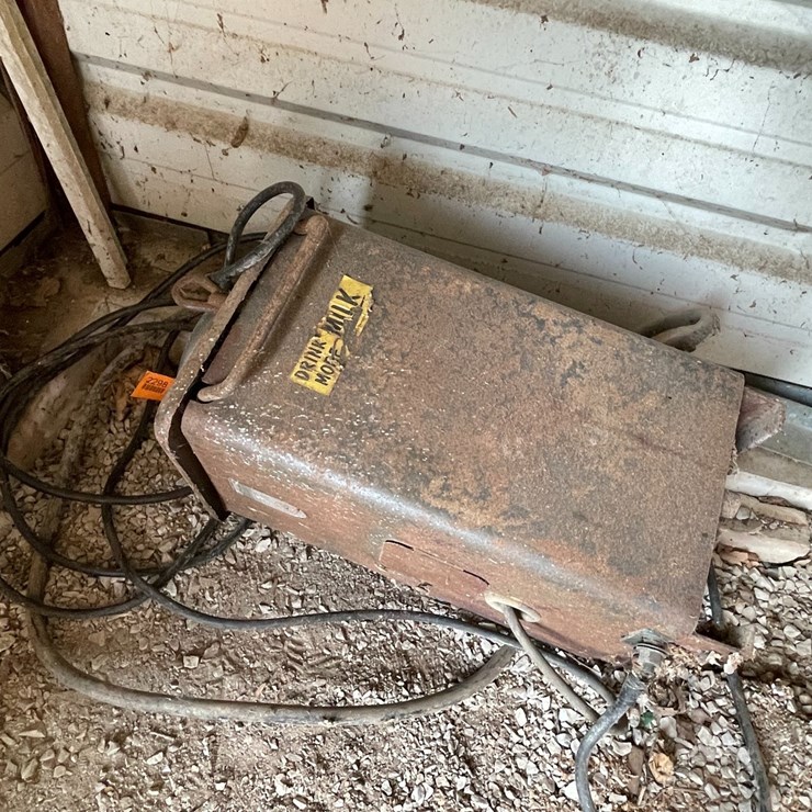 #2298 • Allis-Chalmers Ampac-200 Stick Welder