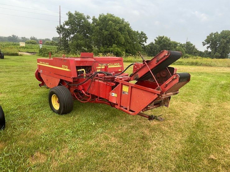 new-holland-570-image-7