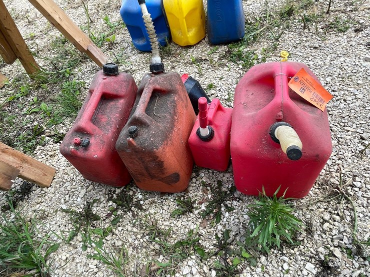 #3342-•-(4)-poly-gas-cans-image-6