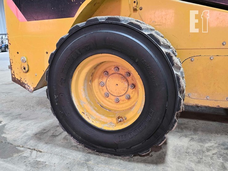 2011-caterpillar-246c-image-25