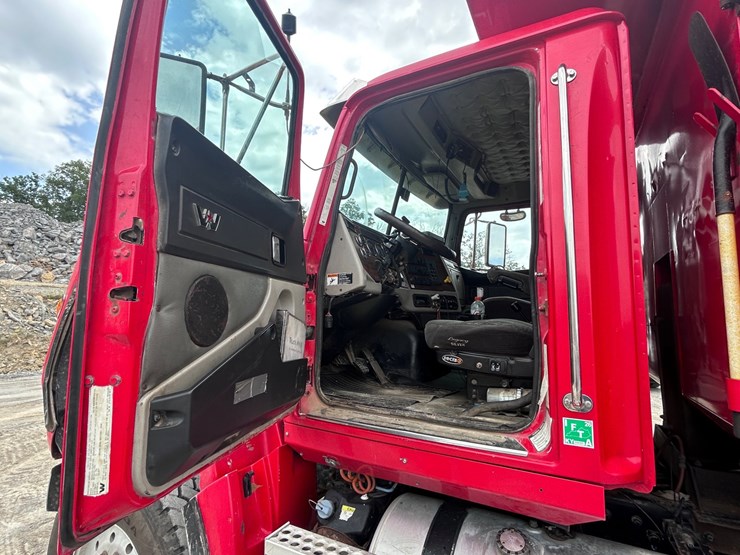 2016-western-star-4700-image-28