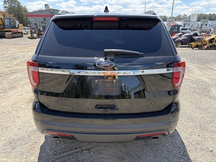 2017-ford-explorer-image-5