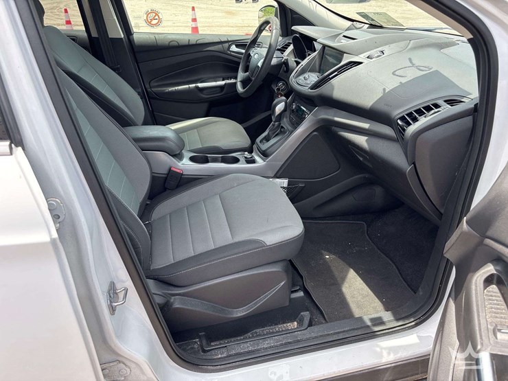 2016-ford-escape-image-19