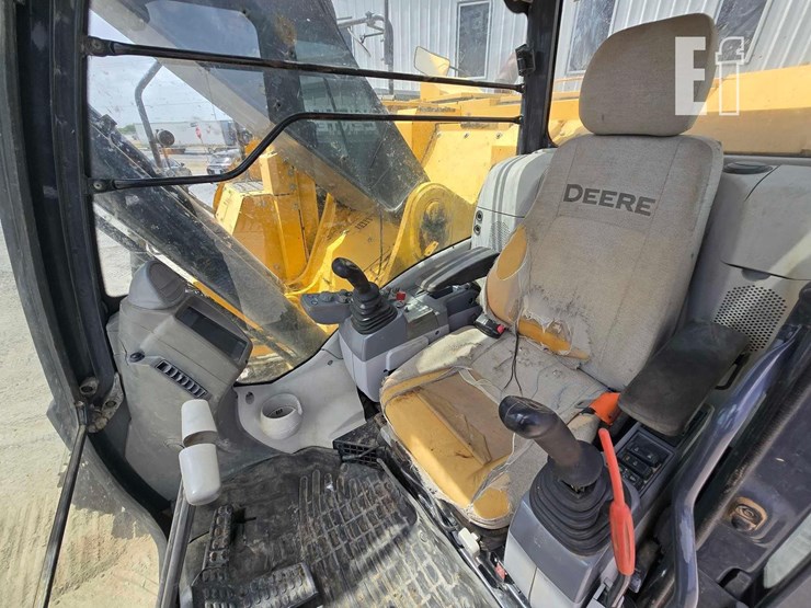 2018-deere-245g-lc-image-14