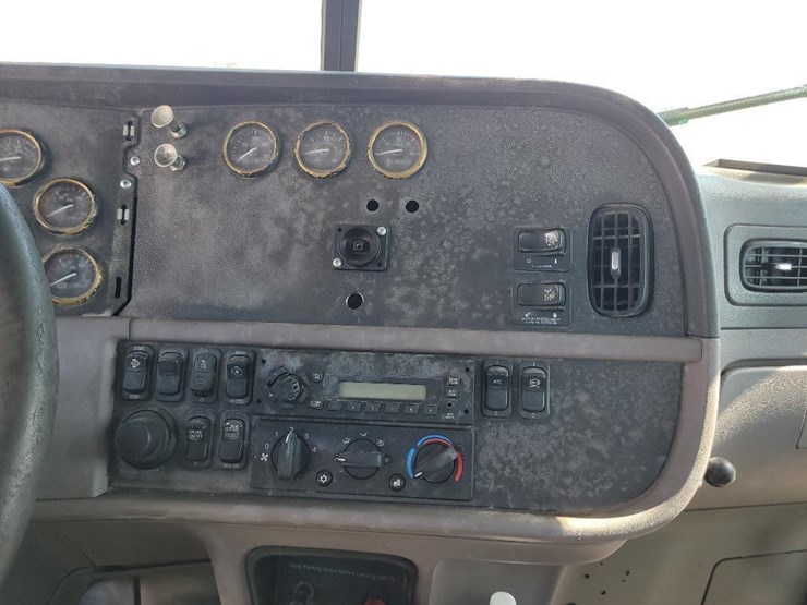 2014-peterbilt-365-image-23