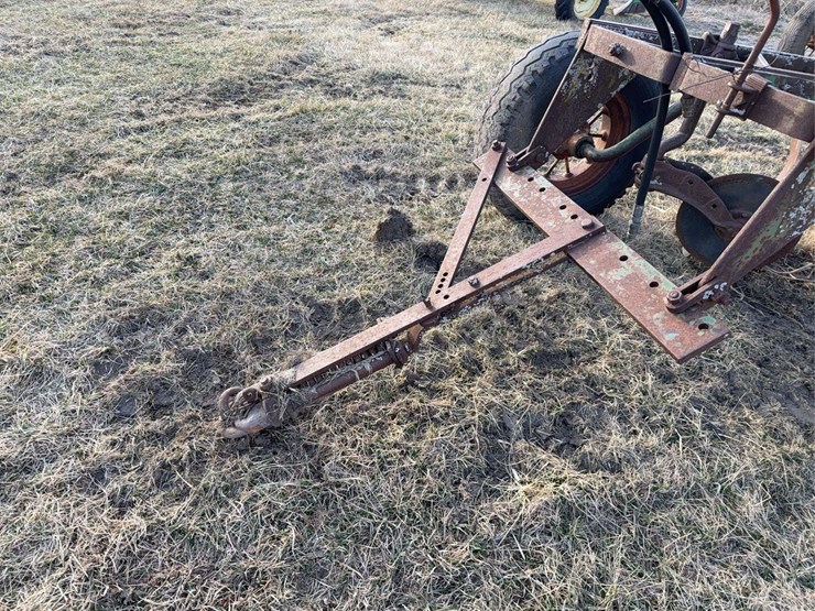 john-deere-pull-type-three-bottom-plow-image-15