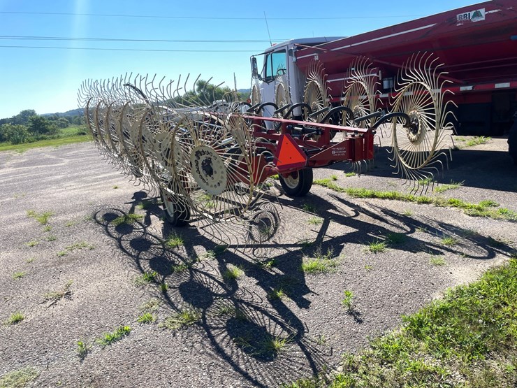 #1028-•-h&s-(12)-wheel-rake-image-7